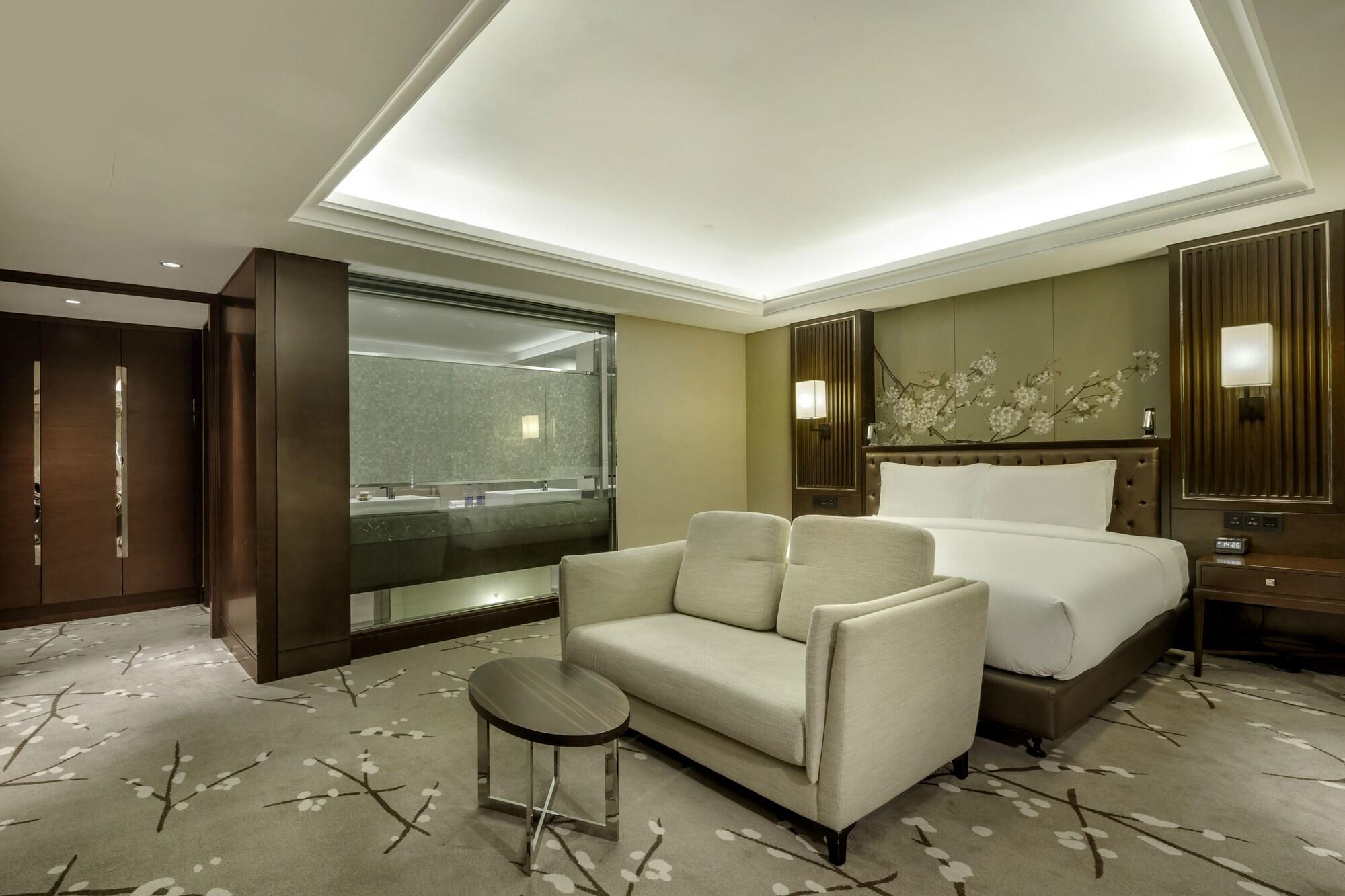 מלון Doubletree By Hilton Chongqing - Guanyinqiao Railway Station מראה חיצוני תמונה