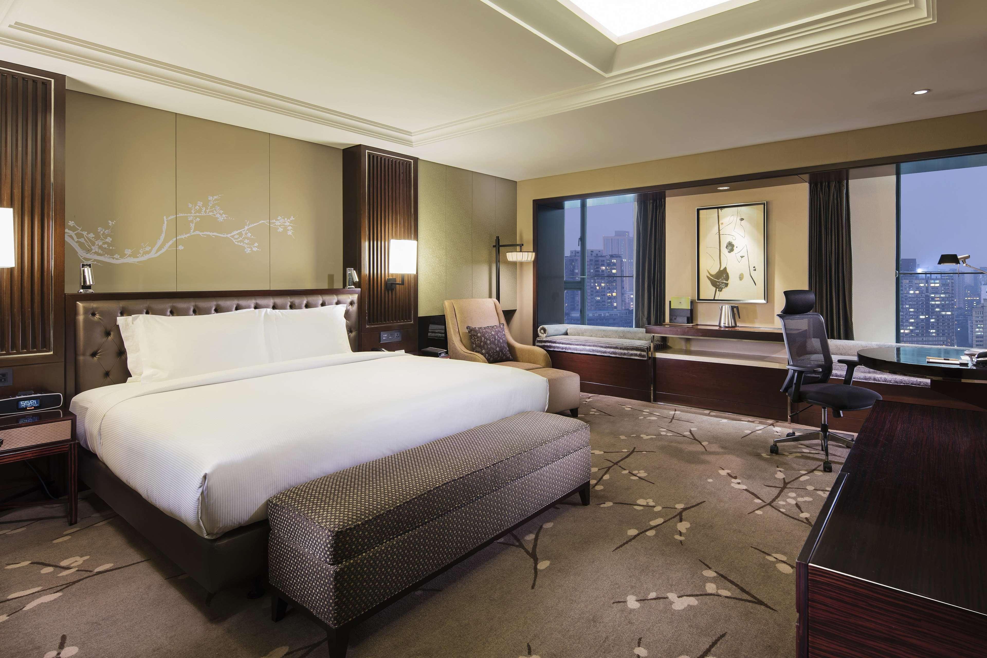 מלון Doubletree By Hilton Chongqing - Guanyinqiao Railway Station מראה חיצוני תמונה