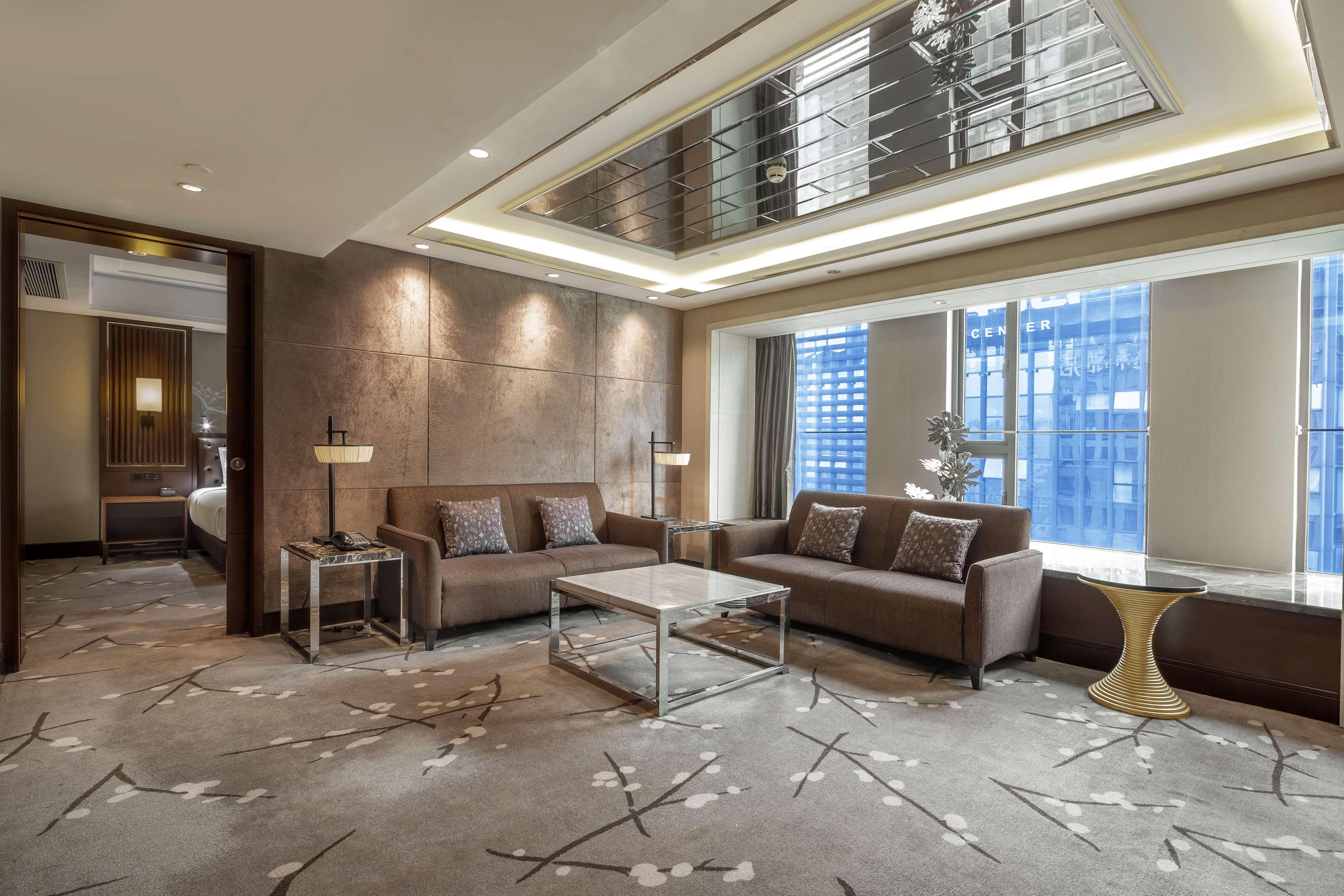 מלון Doubletree By Hilton Chongqing - Guanyinqiao Railway Station מראה חיצוני תמונה