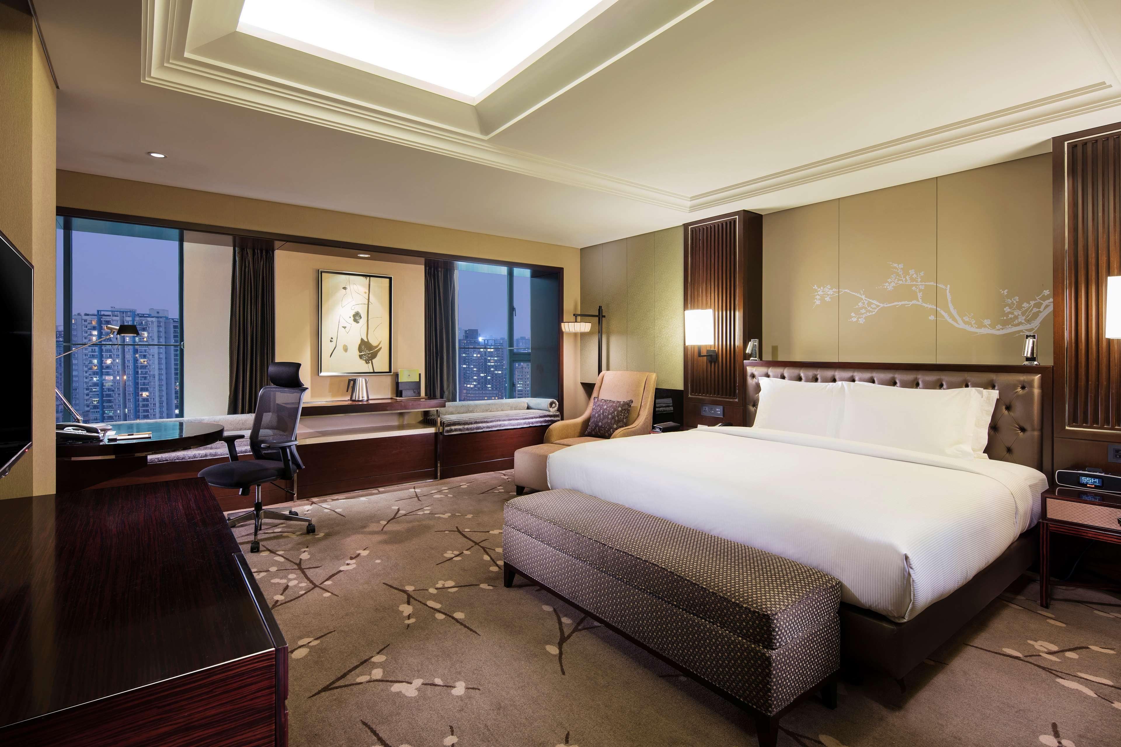 מלון Doubletree By Hilton Chongqing - Guanyinqiao Railway Station מראה חיצוני תמונה