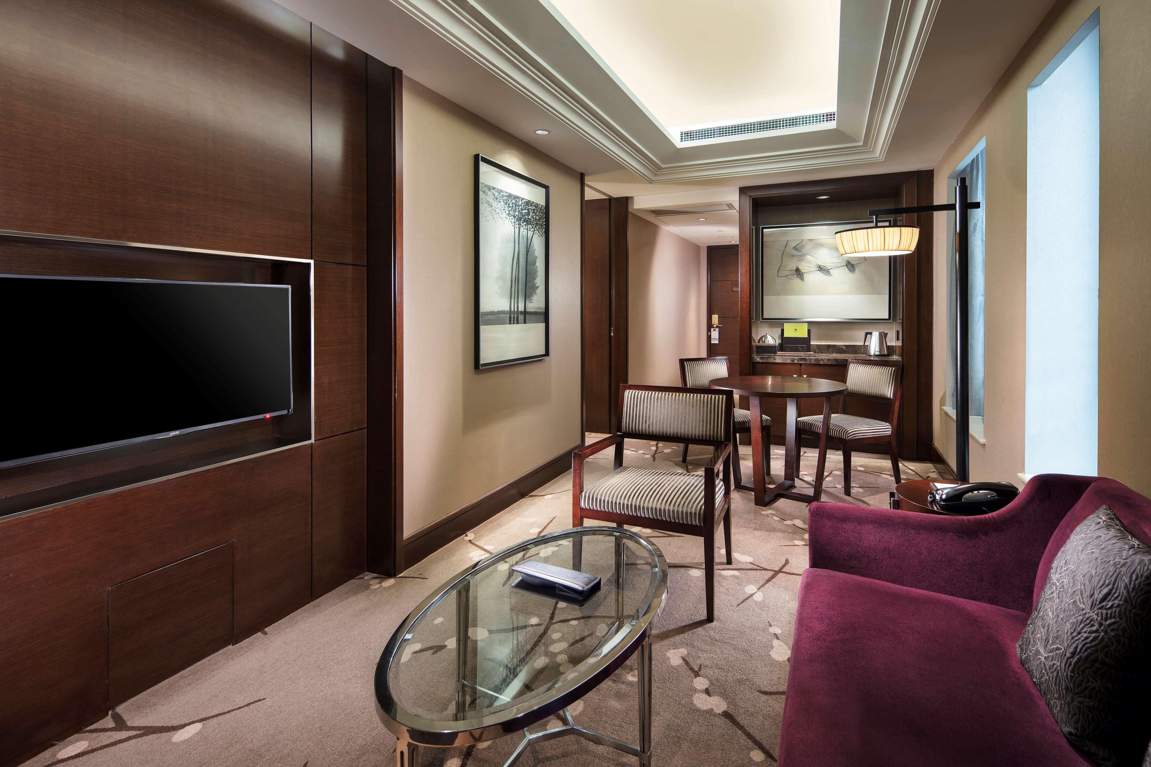 מלון Doubletree By Hilton Chongqing - Guanyinqiao Railway Station מראה חיצוני תמונה