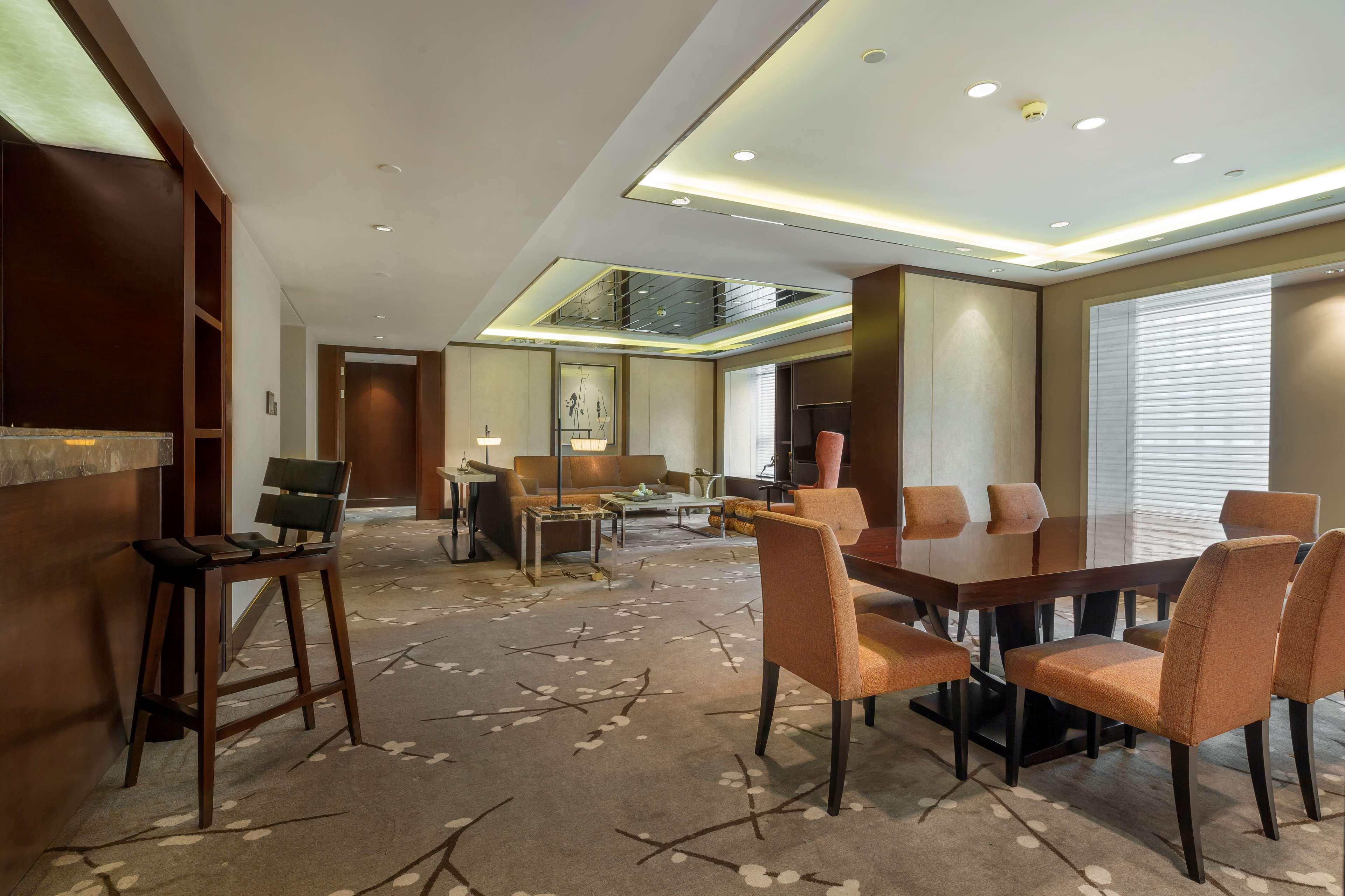 מלון Doubletree By Hilton Chongqing - Guanyinqiao Railway Station מראה חיצוני תמונה