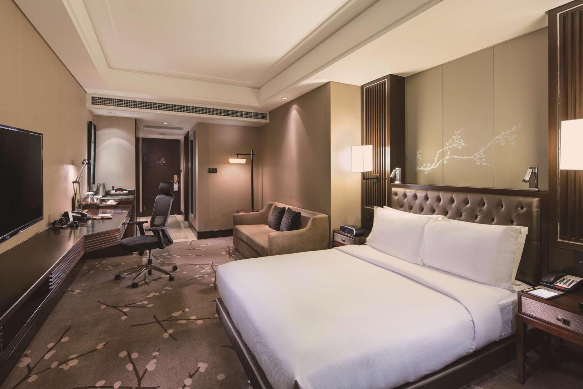 מלון Doubletree By Hilton Chongqing - Guanyinqiao Railway Station מראה חיצוני תמונה