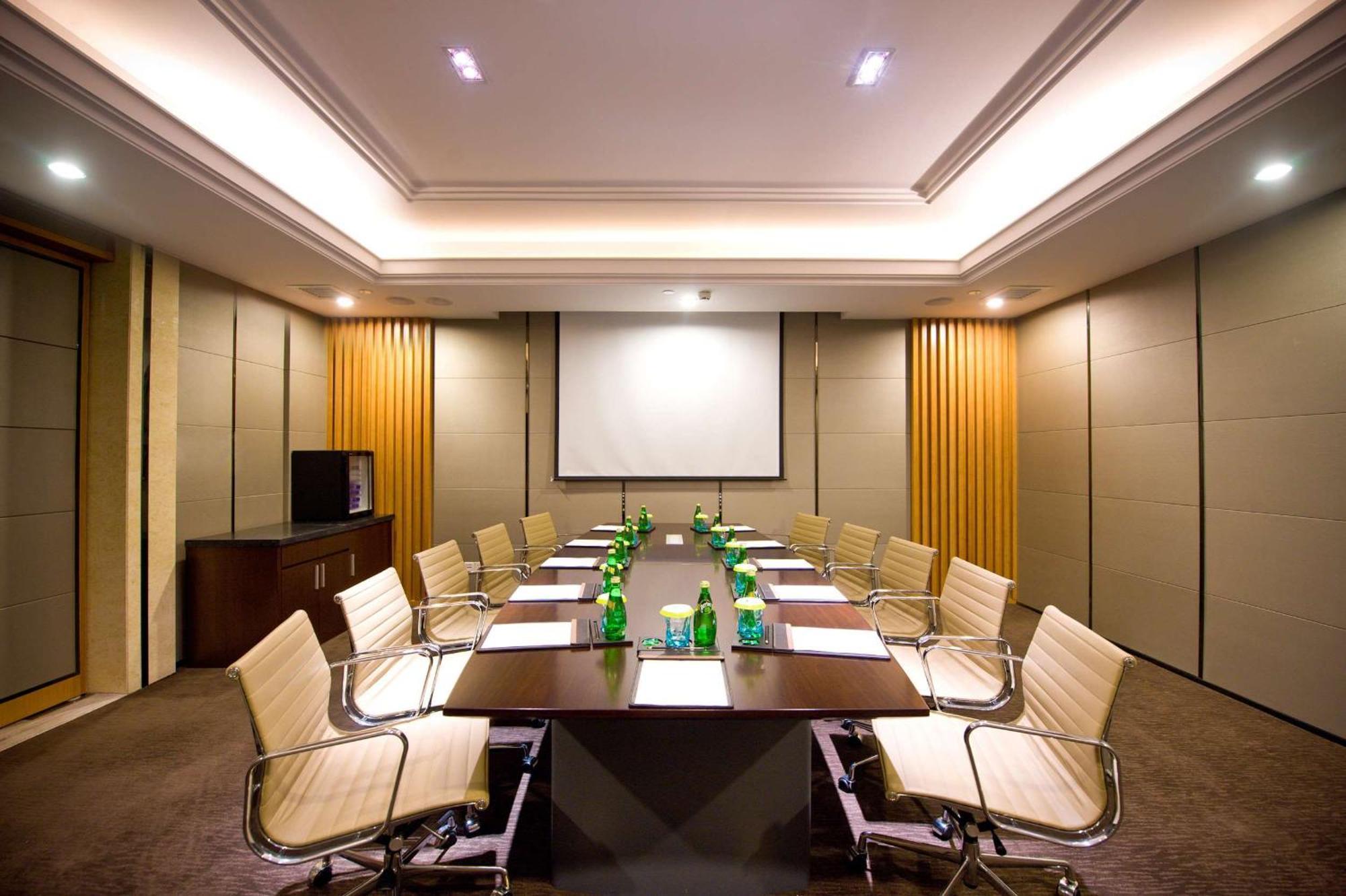 מלון Doubletree By Hilton Chongqing - Guanyinqiao Railway Station מראה חיצוני תמונה