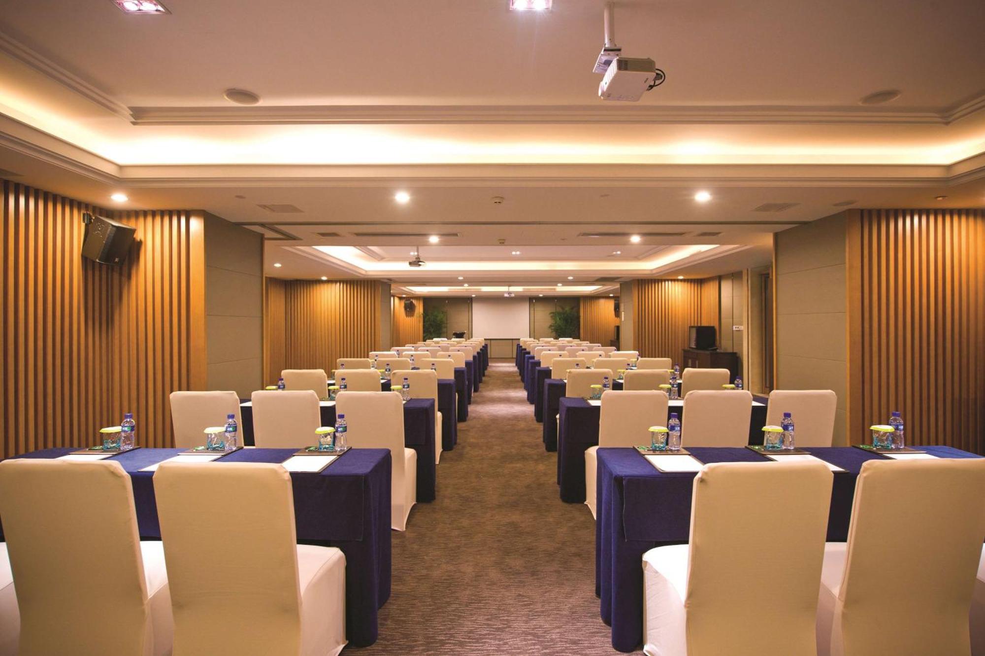 מלון Doubletree By Hilton Chongqing - Guanyinqiao Railway Station מראה חיצוני תמונה