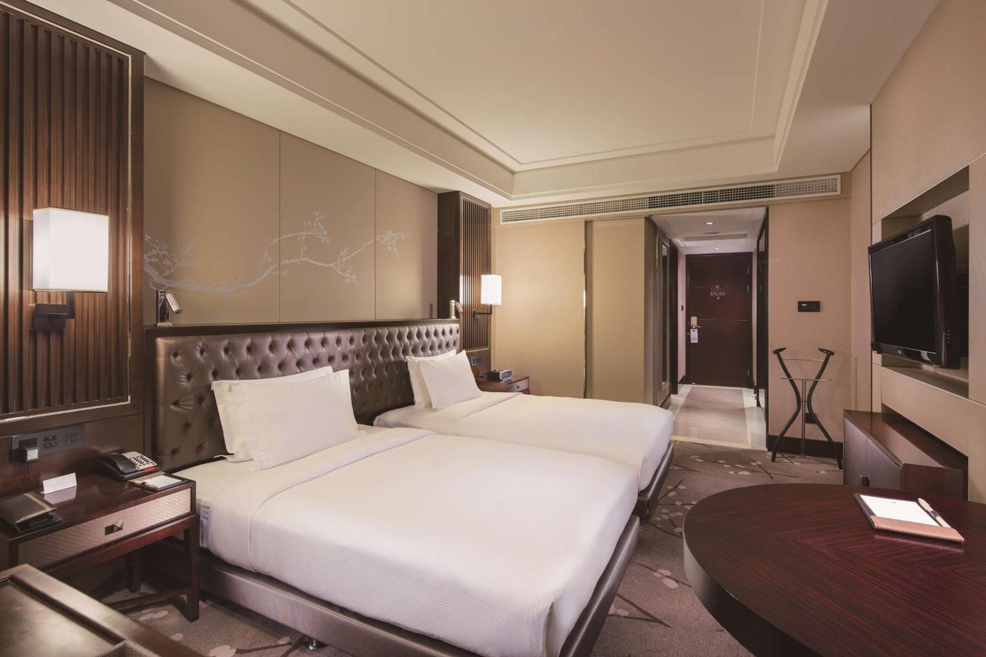 מלון Doubletree By Hilton Chongqing - Guanyinqiao Railway Station מראה חיצוני תמונה