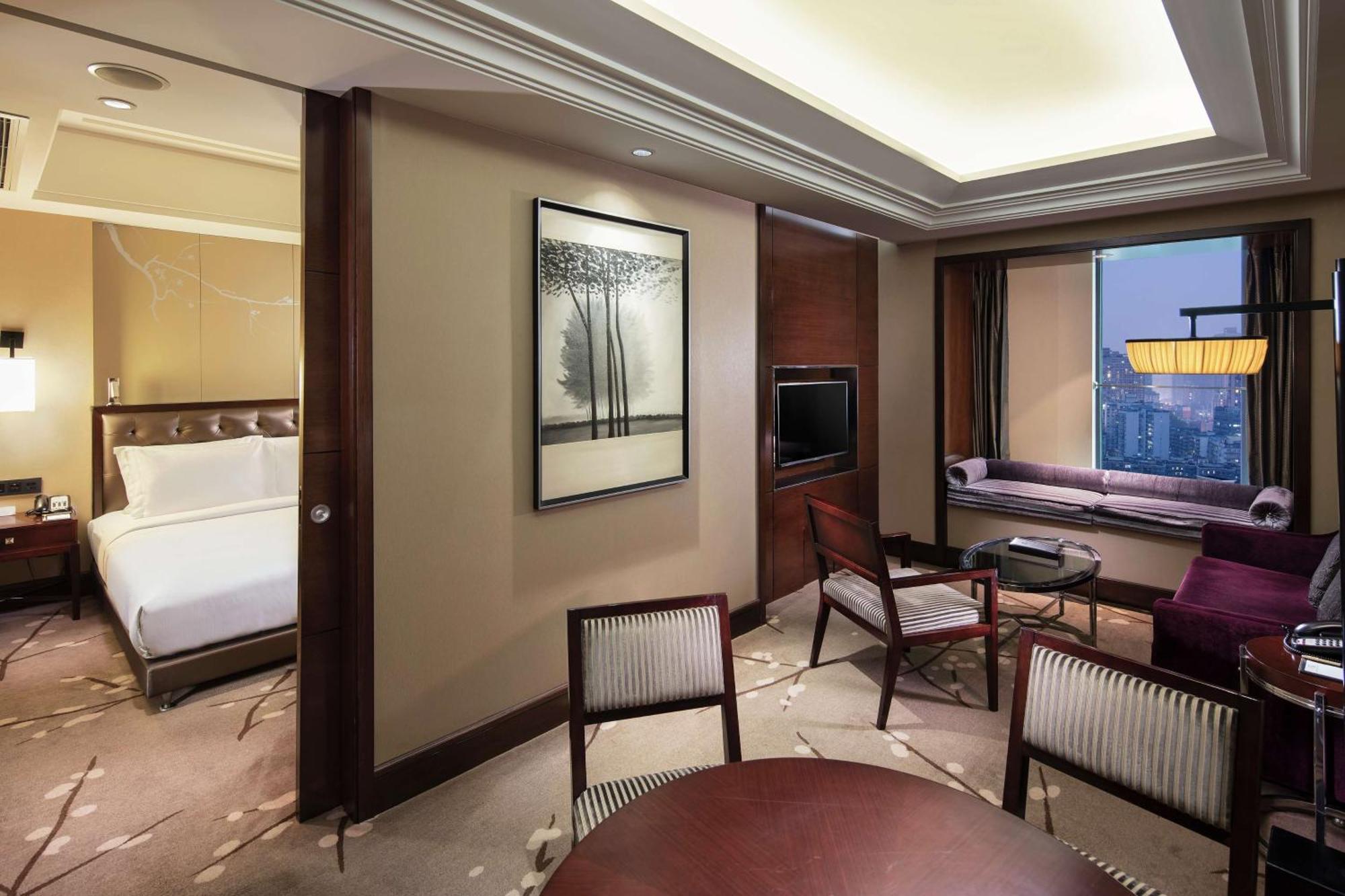 מלון Doubletree By Hilton Chongqing - Guanyinqiao Railway Station מראה חיצוני תמונה