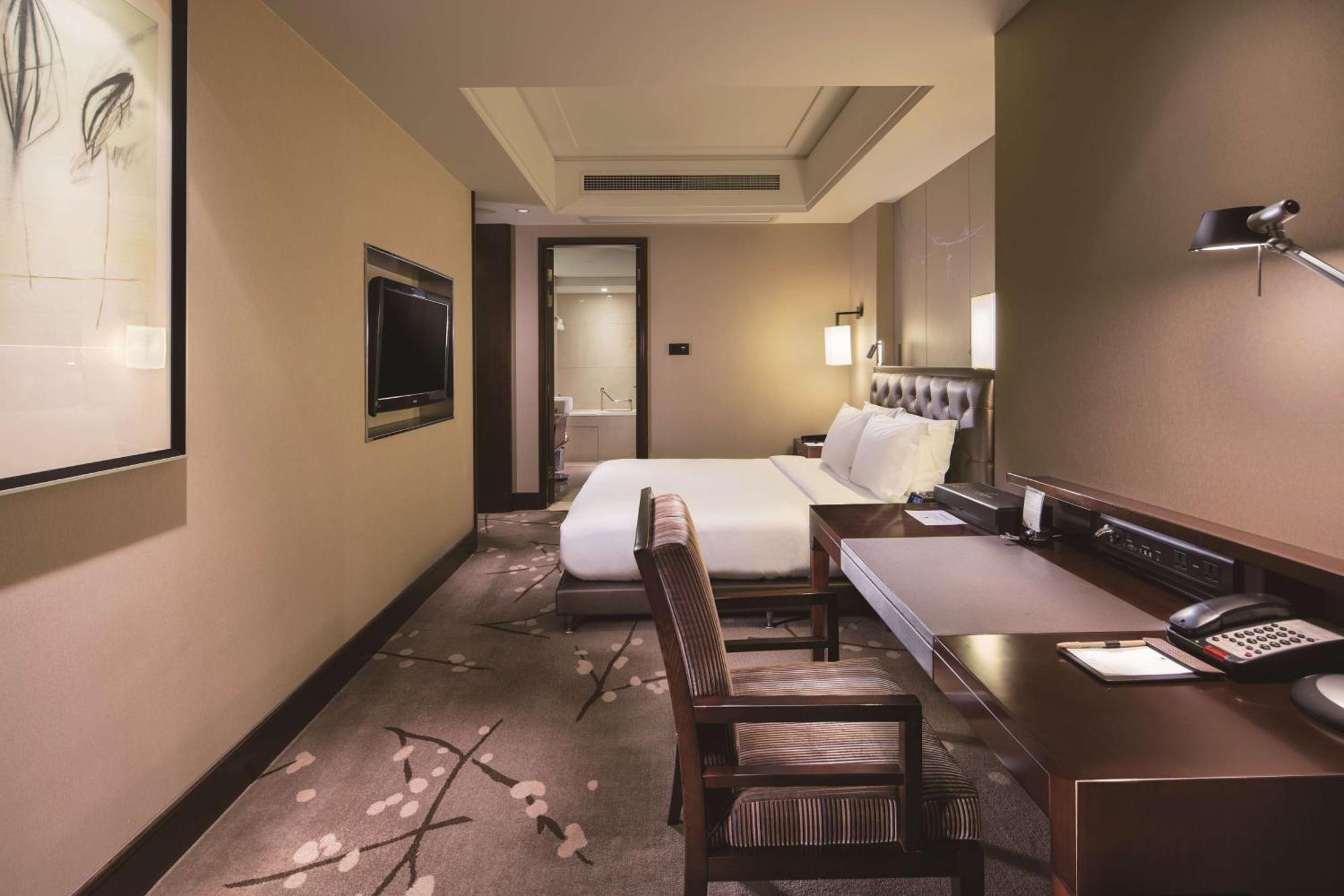 מלון Doubletree By Hilton Chongqing - Guanyinqiao Railway Station מראה חיצוני תמונה